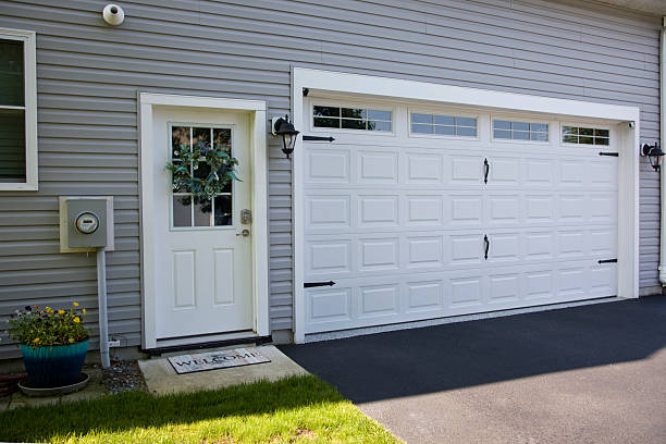 24/7 Emergency Garage Door Panel Replacement experts in Sawmills, NC
